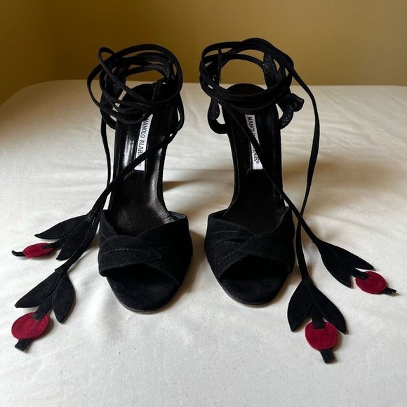 Manolo Blahnik Cherry Lace-Up Sandals 38.5 Black Suede Ivy Shoe 2003 Remake - Picture 2 of 16